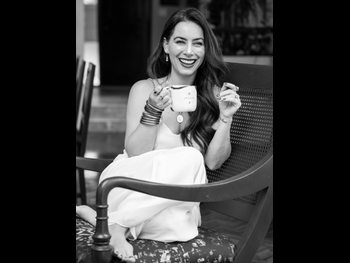  alt="Claudia Lizaldi"