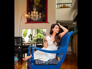  alt="Claudia Lizaldi"