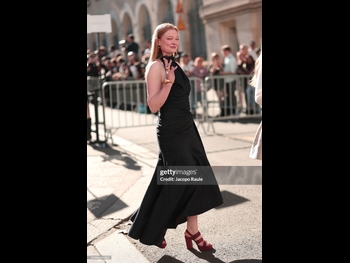  alt="Sarah Snook"