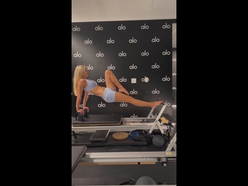  alt="Alexis Ren"