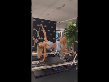  alt="Alexis Ren"
