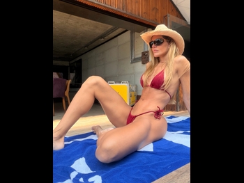  alt="Deborah Secco"