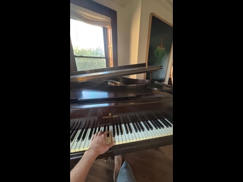  alt="Charlie Puth"