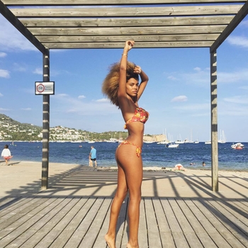 Tina Kunakey Di Vita