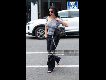  alt="Charli Xcx"