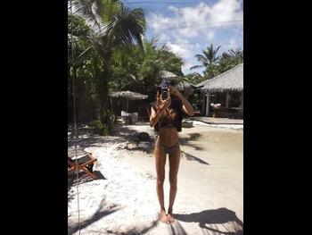  alt="Izabel Goulart"