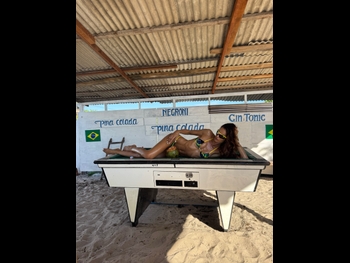 alt="Izabel Goulart"