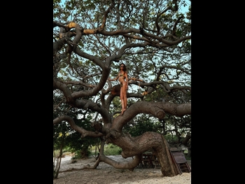  alt="Izabel Goulart"