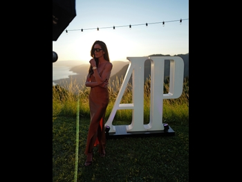  alt="Izabel Goulart"