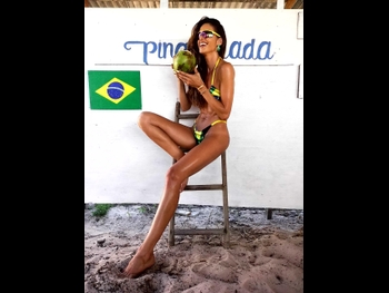  alt="Izabel Goulart"