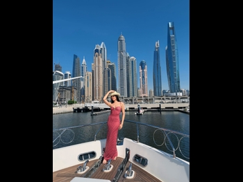  alt="Luna Mansour"