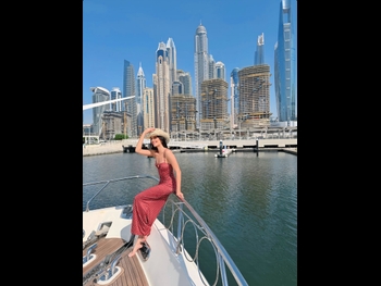  alt="Luna Mansour"