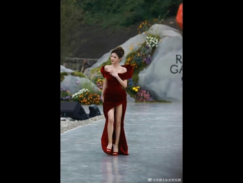  alt="Yuxi Zhang"