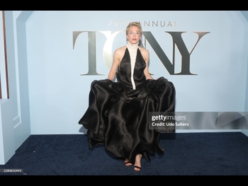  alt="Carrie Coon"