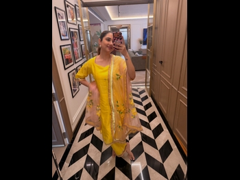  alt="Disha Parmar"