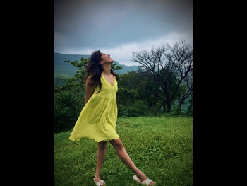  alt="Nidhi Bhanushali"