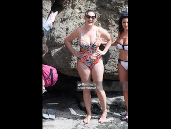  alt="Kelly Brook"