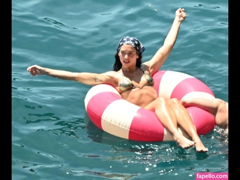 alt="Dua Lipa"