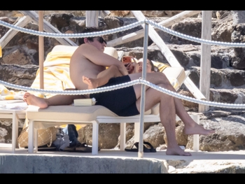  alt="Dua Lipa"
