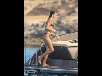  alt="Dua Lipa"
