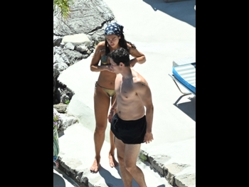  alt="Dua Lipa"