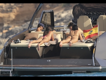  alt="Dua Lipa"