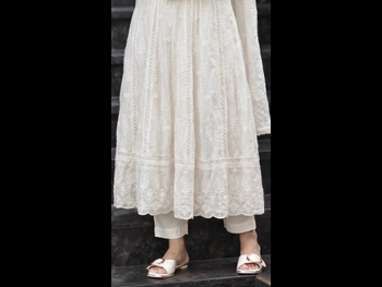  alt="Mia George"