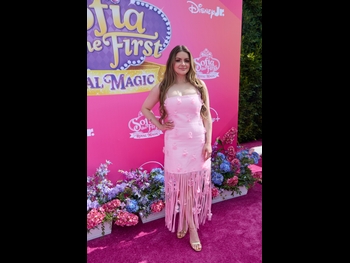  alt="Ariel Winter"