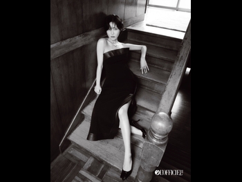  alt="Hwasa"