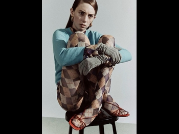  alt="Maya Hawke"