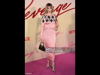  alt="Maya Hawke"