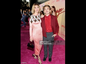  alt="Maya Hawke"