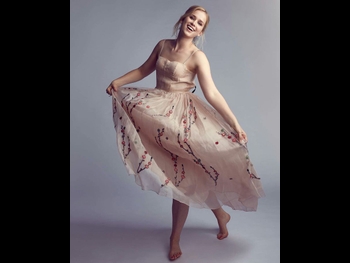  alt="Elizabeth Lail"