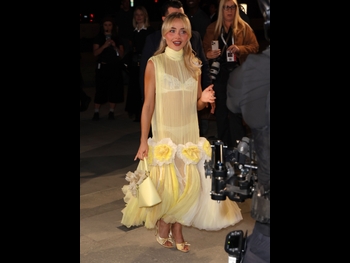  alt="Sabrina Carpenter"