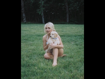  alt="Sabrina Carpenter"