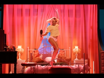  alt="Sabrina Carpenter"