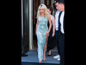  alt="Sabrina Carpenter"