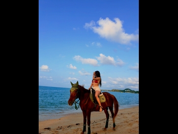 alt="Roshni Walia"