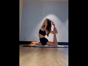  alt="Kira Kosarin"