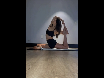  alt="Kira Kosarin"