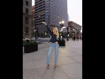  alt="Emma Hernan"