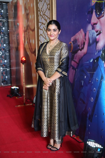 Nivetha Thomas