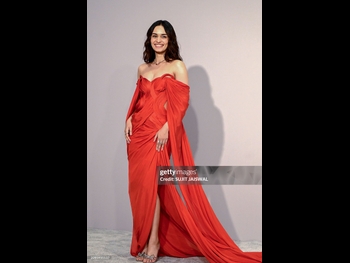  alt="Manushi Chhillar"