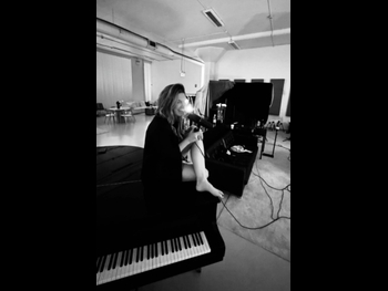  alt="Delta Goodrem"