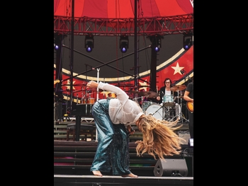  alt="Delta Goodrem"