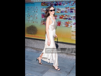  alt="Zoey Deutch"