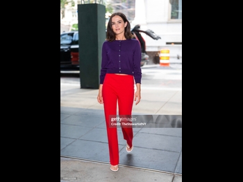  alt="Zoey Deutch"