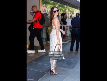  alt="Zoey Deutch"