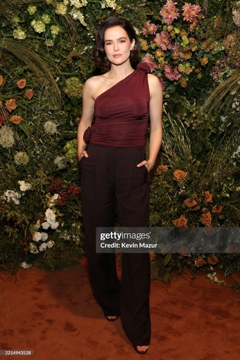 Zoey Deutch