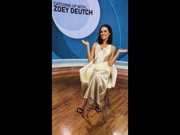 alt="Zoey Deutch"